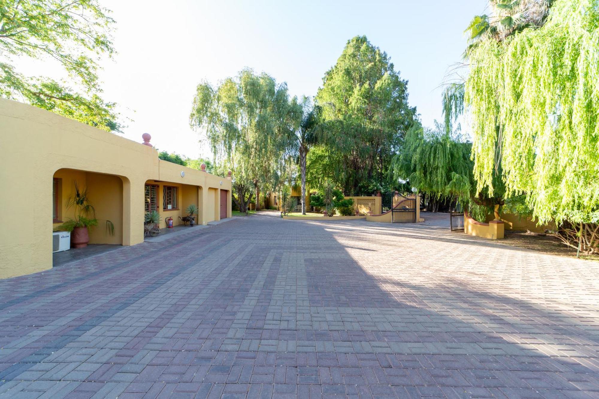 Sunriver Kalahari Lodge Riverside Stay In Upington Exterior photo