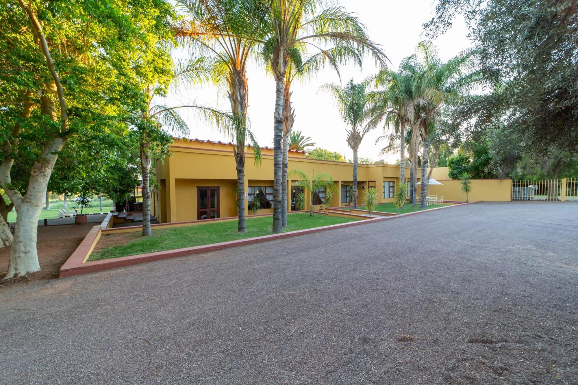 Sunriver Kalahari Lodge Riverside Stay In Upington Exterior photo